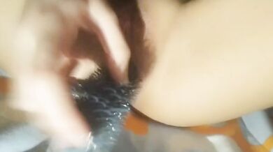 Chó cái dùng lược tự sướng