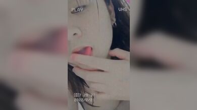 Dカップ美女がベッドで誘惑