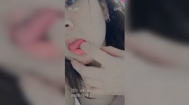 Dカップ美女がベッドで誘惑