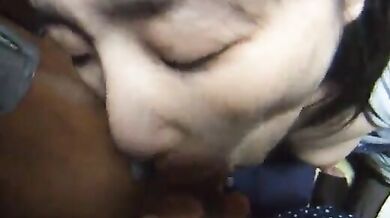 おとなしい愛妻の口内に射精する優しい妻