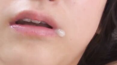 生病的妹妹被迫母乳喂養然後假裝照顧她然後與她發生性關系