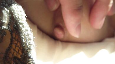 美人同級生に車内でお触りいたずらパンツ食い込ませ美乳を揉みしだく【パンチラ/胸チラ/逆さ撮り】