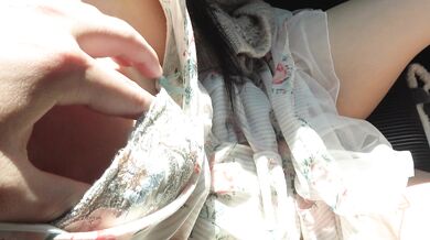 美人同級生に車内でお触りいたずらパンツ食い込ませ美乳を揉みしだく【パンチラ/胸チラ/逆さ撮り】