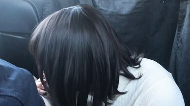 営業ウーマンの車内フェラ 口内発射