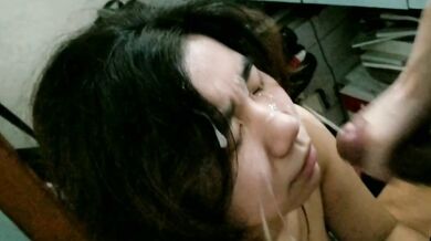 彼女が同棲中の彼氏にフェラチオして顔射される