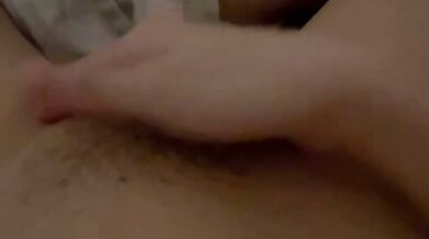 眠れない時はパンツを脱いでオナニー