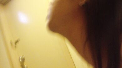 新加坡小姐姐被炮友快速抽嘴