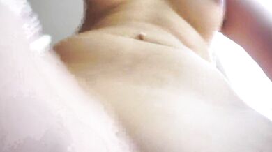 セクシーで魅力的な体型を持つシンガポールのブロンドの女の子