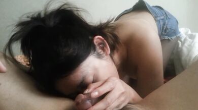 Nữ sinh thổ dân mang vớ đen liếm cô rất cẩn thận