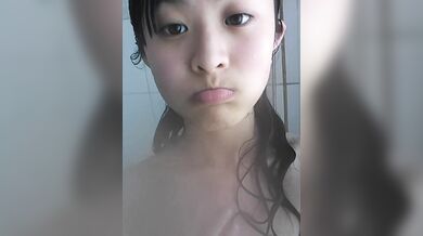 超かわいい巨乳女子高生がオナニー