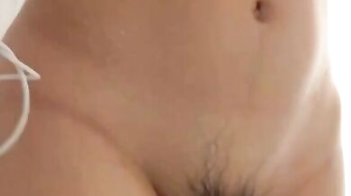 妹子澡後和男友視訊