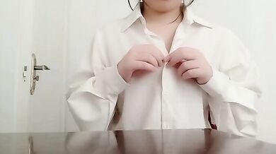 巨乳兔牙妹妹捏奶揉奶