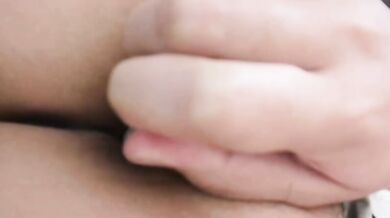 乳首の女の子が胸を揉んでバイブレーターでオナニー