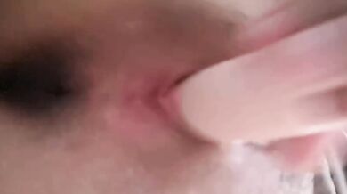 乳首の女の子が胸を揉んでバイブレーターでオナニー