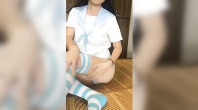 超かわいい巨乳妹がベッドでオナニー