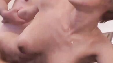 他引誘他的三個侄女互相發生性關系。