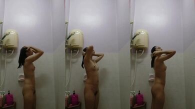 マレーシアの若い女性が入浴自撮り