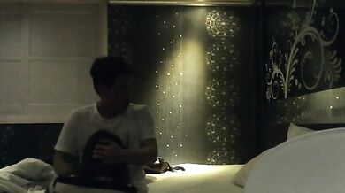 韓国カップルが鉄口愛を磨く