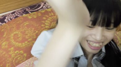 Nữ sinh vừa tan trường làm tình bằng miệng