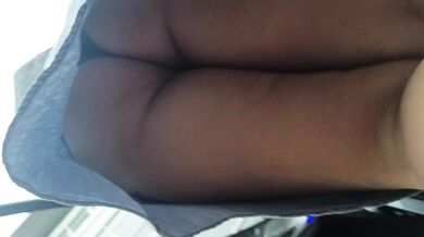 シンガポール人妻のスカート内盗撮 豊満な体型