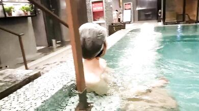 浴室偷拍無防備少女，一對大奶子相當堅挺