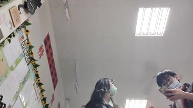 嘗試拍到同學內褲