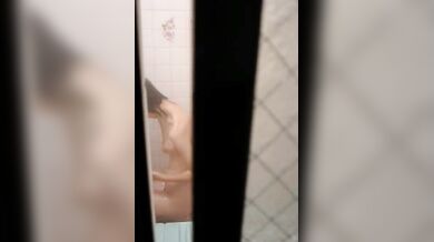 Quay lén nhà tắm 1