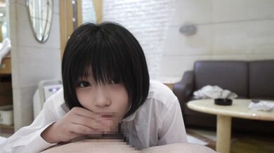 超可愛いショートカットの妹とおじさんのベッド戦い 喘ぎ声が最高