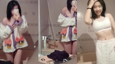 Cô nàng tóc ngắn thanh thuần tự chụp ảnh gợi cảm trước gương