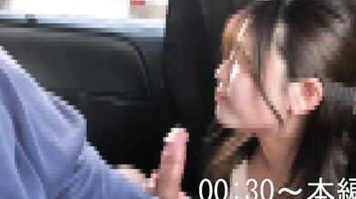 清楚アイドル系女子大生の車内フェラ