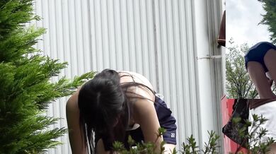 【2 Người】Thay Đồ Ngoài Trời Nguy Hiểm Rình Rập! Áo Lót Lộ Rõ Vú Lộ Liễu Qua Webcam