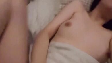 可愛大學生妹妹在宿舍自摸很飢渴