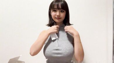 可愛さだけでも抜けるのに天然爆乳!!勃起必至の癒し系美女 1