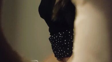 壁の隙間からの視点