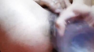 胖胖女生用情趣用品噴出水