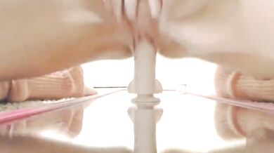 用假屌噴水在鏡子上