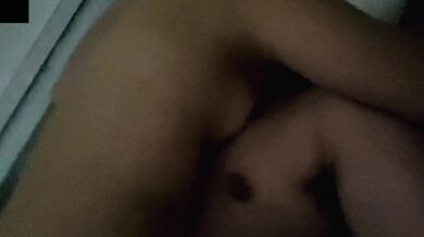 大學生走課在宿舍女上趴低插 2