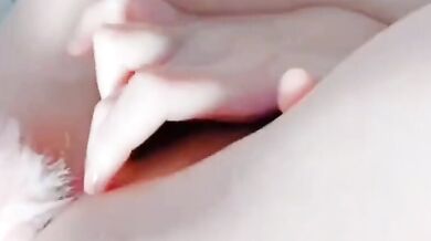 女生屁股塞情趣用品自慰噴水