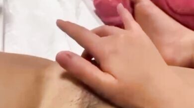 マン汁濡れ濡れ女子大生のオナニー