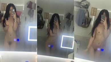 貧乳妹子全裸性感對鏡