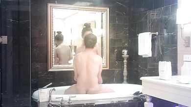 浴室から寝室へ