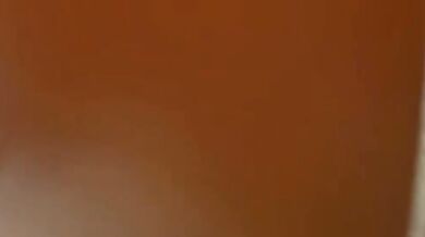 陳潔瑩被一群當地男女當作性玩具使用