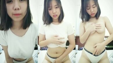 Thiếu nữ Malaysia tự sướng khoe ngực