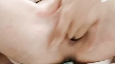 調教高中母狗3-浴室M腿挖穴