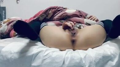 まんぐり突き出しで潮を撒き散らす