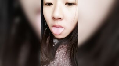 可愛い大学生の妹が自慰で楽しむ