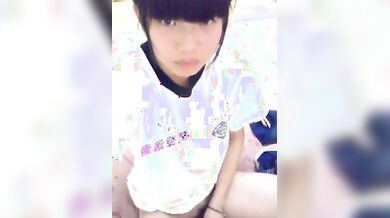 可愛い台湾人大学生の妹がオナニー2