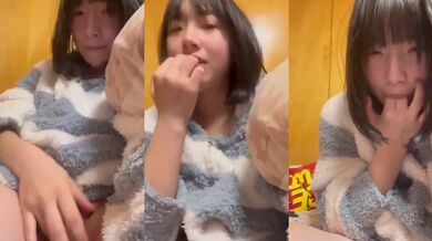 可愛い妹が指を舐めながら股間を触る