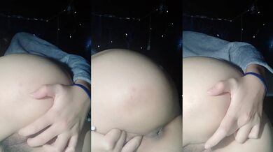 騷貨宿舍床上摳穴挖屁眼