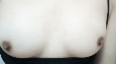 妹妹露奶掰逼揉逼